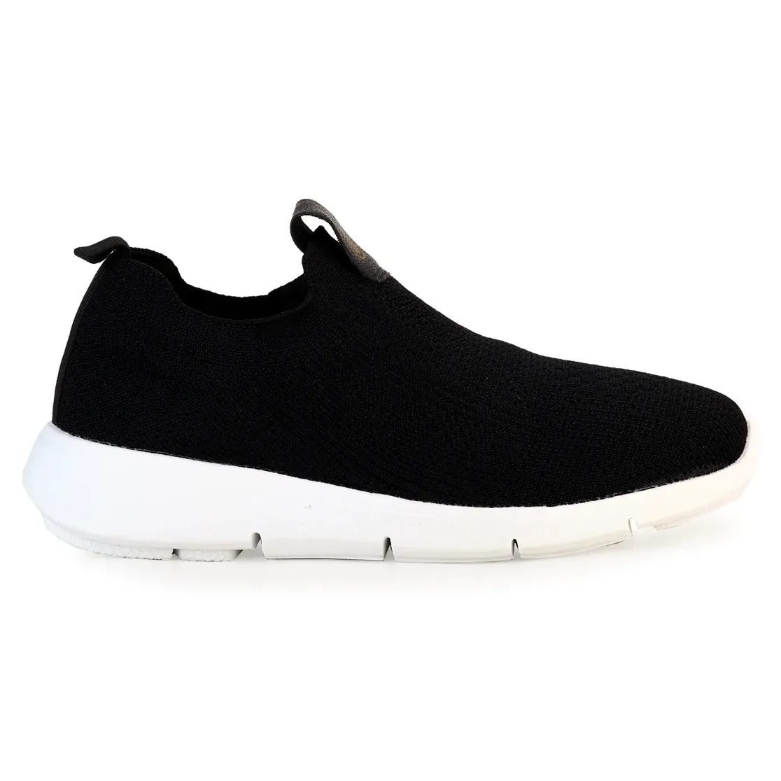 Tênis Bebecê slip-on feminino preto com detalhes em malha e solado branco
